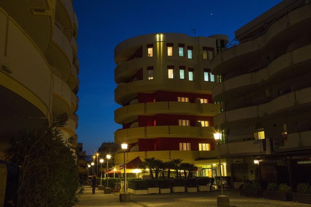 Hotel Esperia Alba Adriatica Exterior photo